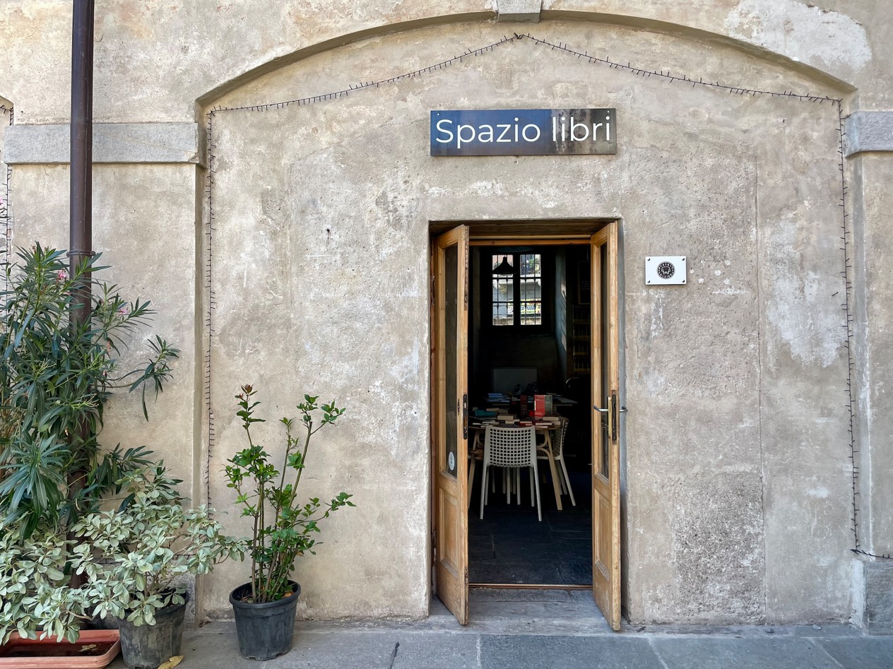 L'ingresso di Casa Blackie -Spazio libri